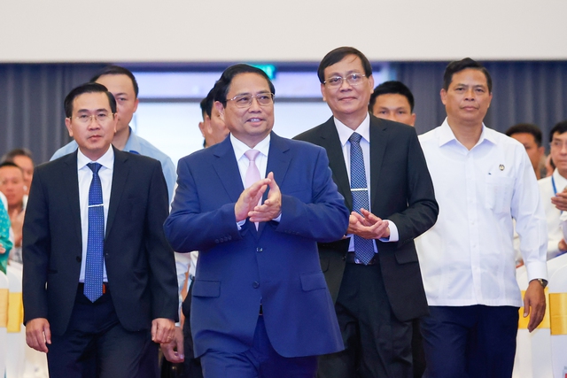 Thủ tướng chỉ ra những giải pháp để Ninh Thuận hóa giải khó khăn, vượt lên mạnh mẽ, phát triển nhanh và bền vững- Ảnh 1.