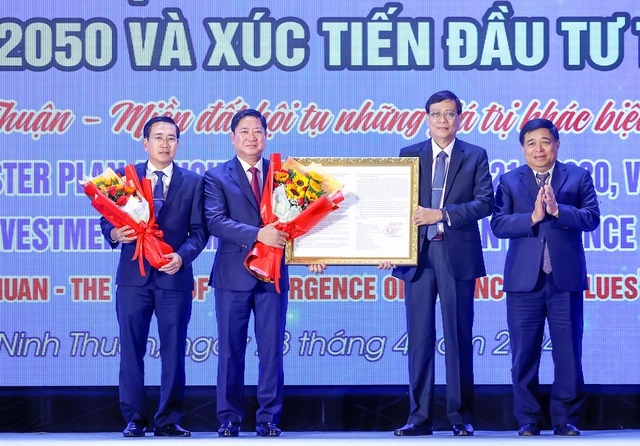 Thủ tướng chỉ ra những giải pháp để Ninh Thuận hóa giải khó khăn, vượt lên mạnh mẽ, phát triển nhanh và bền vững- Ảnh 11.