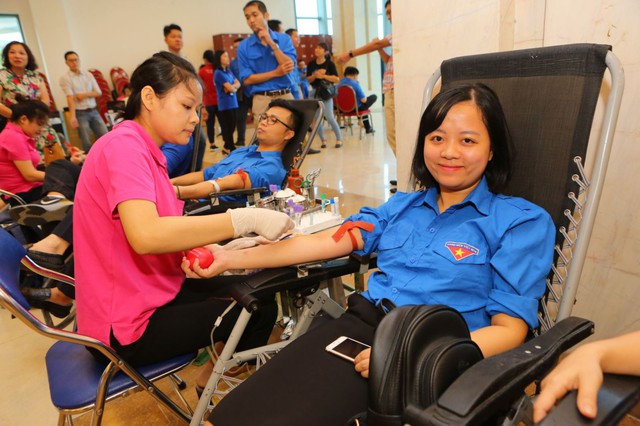 Ngành Giáo dục tích cực hưởng ứng "Ngày toàn dân hiến máu tình nguyện"- Ảnh 1.