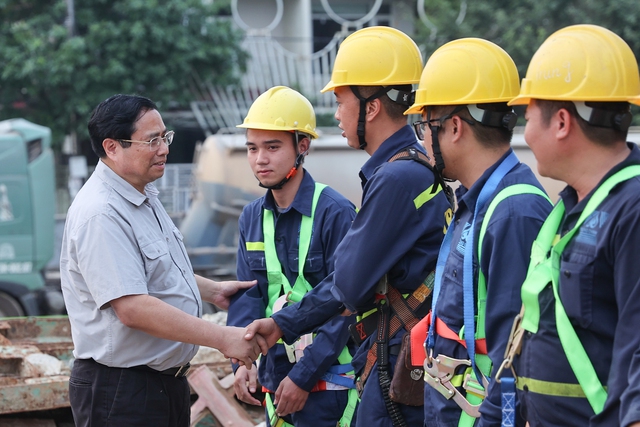 Thủ tướng khảo sát, dự lễ khởi công, khánh thành 4 dự án trọng điểm tại Thừa Thiên Huế- Ảnh 11.