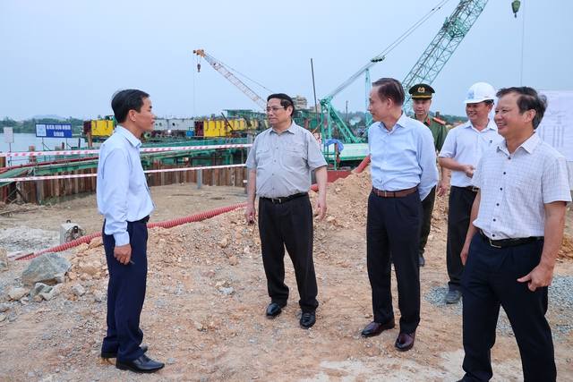 Thủ tướng khảo sát, dự lễ khởi công, khánh thành 4 dự án trọng điểm tại Thừa Thiên Huế- Ảnh 10.