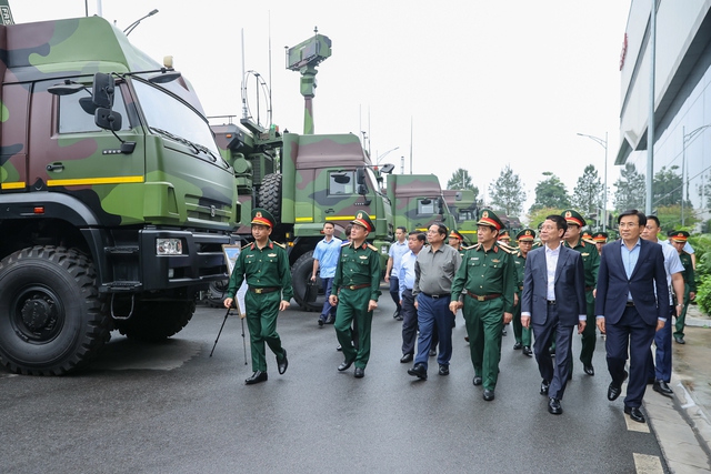 Thủ tướng Phạm Minh Chính làm việc với Viettel về công nghiệp quốc phòng công nghệ cao- Ảnh 4.