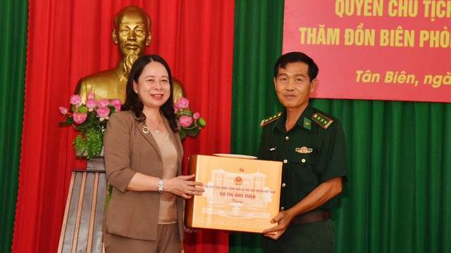 Quyền Chủ tịch nước thăm Đồn biên phòng cửa khẩu quốc tế ở Tây Ninh- Ảnh 1.