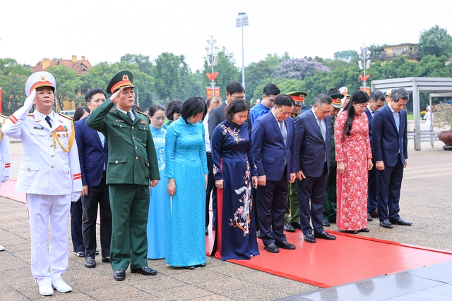 Lãnh đạo Đảng, Nhà nước viếng Chủ tịch Hồ Chí Minh và các Anh hùng liệt sĩ- Ảnh 7.