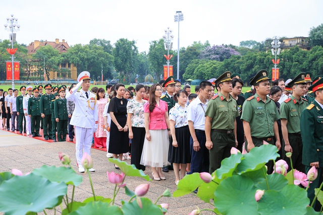 Lãnh đạo Đảng, Nhà nước viếng Chủ tịch Hồ Chí Minh và các Anh hùng liệt sĩ- Ảnh 9.