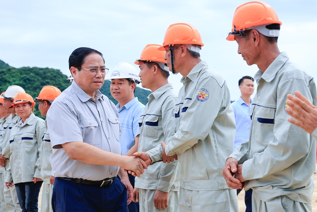 Thủ tướng Phạm Minh Chính khảo sát một số cơ sở, công trình trọng điểm tại Ninh Bình- Ảnh 9.
