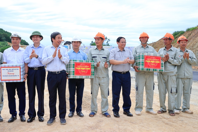 Thủ tướng Phạm Minh Chính khảo sát một số cơ sở, công trình trọng điểm tại Ninh Bình- Ảnh 11.