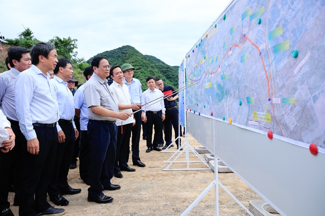 Thủ tướng Phạm Minh Chính khảo sát một số cơ sở, công trình trọng điểm tại Ninh Bình- Ảnh 8.