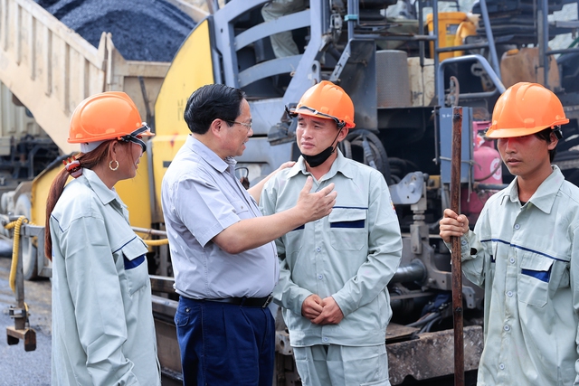 Thủ tướng Phạm Minh Chính khảo sát một số cơ sở, công trình trọng điểm tại Ninh Bình- Ảnh 10.