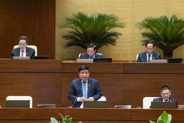 Bộ trưởng Nguyễn Chí Dũng đề nghị các đại biểu giám sát tại địa phương để hỗ trợ, đồng hành với doanh nghiệp- Ảnh 1.