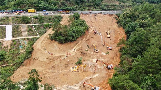 Thủ tướng Phạm Minh Chính gửi điện thăm hỏi về vụ sạt lở đất ở thành phố Mai Châu, Trung Quốc- Ảnh 1.