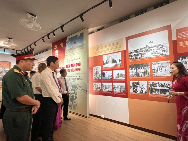 Khai mạc Triển lãm 'Chiến thắng lịch sử Điện Biên Phủ - Bản hùng ca thời đại Hồ Chí Minh'- Ảnh 2.