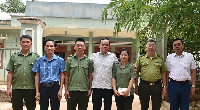Phó Thủ tướng Trần Lưu Quang khảo sát công tác quản lý, bảo vệ, phòng cháy rừng tại Kon Tum- Ảnh 5.