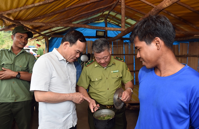 Phó Thủ tướng Trần Lưu Quang khảo sát công tác quản lý, bảo vệ, phòng cháy rừng tại Kon Tum- Ảnh 3.
