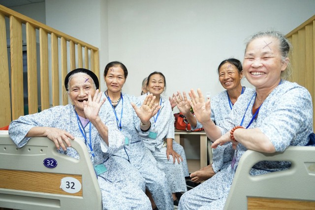 Bệnh viện Mắt Quốc tế DND - Hành trình 14 năm vì mắt sáng cho người cao tuổi- Ảnh 2.