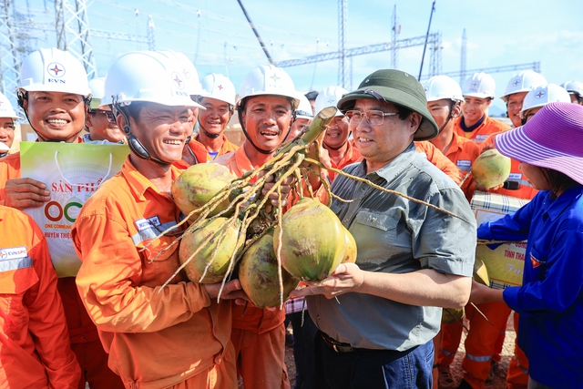 Thủ tướng kiểm tra, động viên, đôn đốc dự án đường dây 500 kV mạch 3- Ảnh 5.