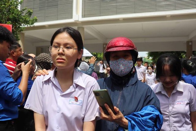 Kỳ thi tuyển sinh vào lớp 10 tại các địa phương: An toàn, thuận lợi, đề thi vừa sức- Ảnh 4.