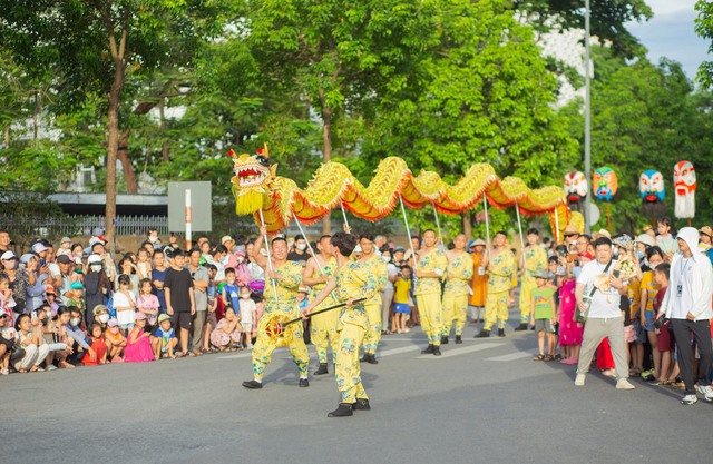 Lễ hội đường phố 'Sắc màu văn hoá' khuấy động Cố đô Huế- Ảnh 1.