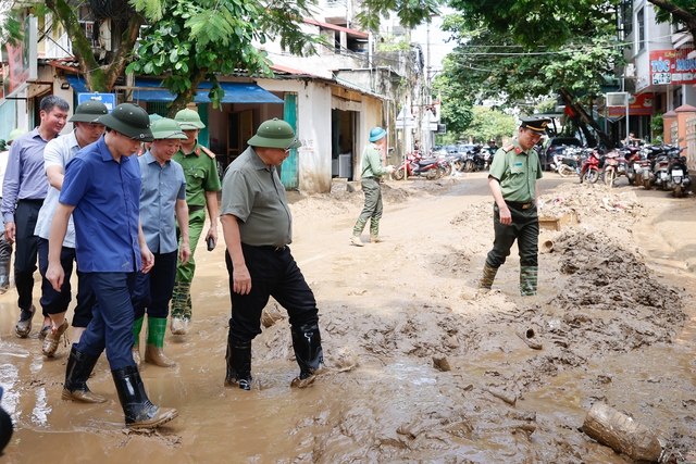 Chùm ảnh: Thủ tướng Phạm Minh Chính chỉ đạo ứng phó, khắc phục hậu quả mưa lũ, thiên tai tại Yên Bái- Ảnh 1.