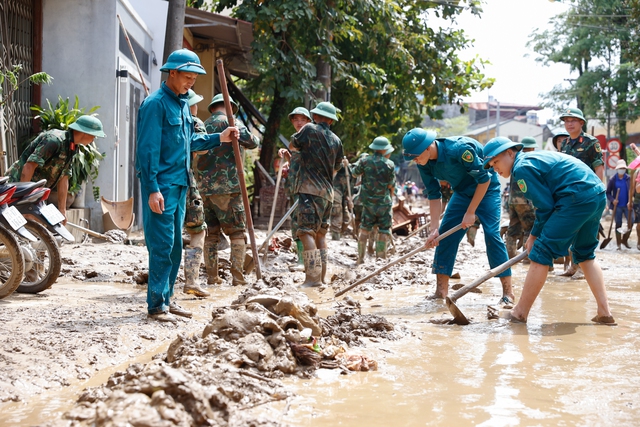 Chùm ảnh: Thủ tướng Phạm Minh Chính chỉ đạo ứng phó, khắc phục hậu quả mưa lũ, thiên tai tại Yên Bái- Ảnh 14.