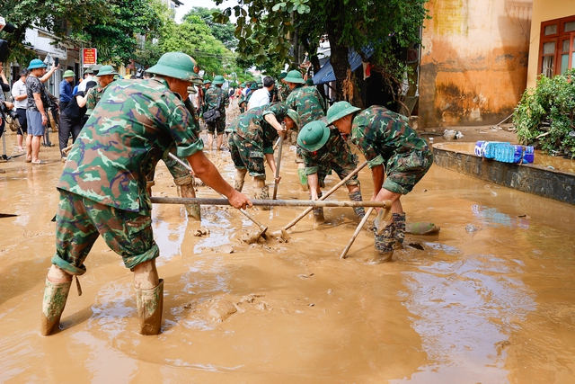 Chùm ảnh: Thủ tướng Phạm Minh Chính chỉ đạo ứng phó, khắc phục hậu quả mưa lũ, thiên tai tại Yên Bái- Ảnh 13.