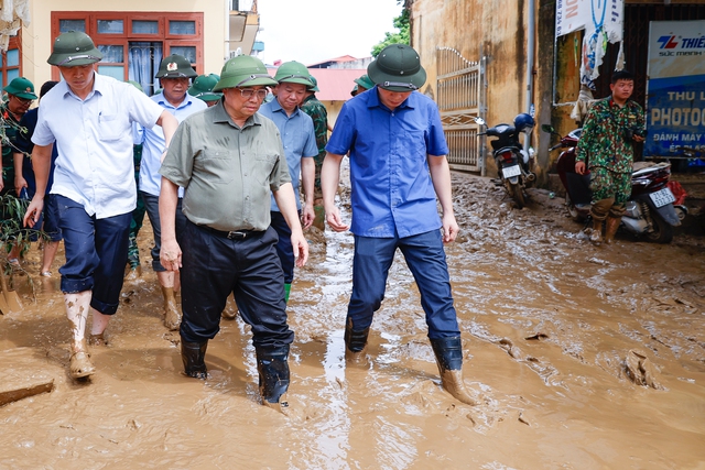 Chùm ảnh: Thủ tướng Phạm Minh Chính chỉ đạo ứng phó, khắc phục hậu quả mưa lũ, thiên tai tại Yên Bái- Ảnh 2.