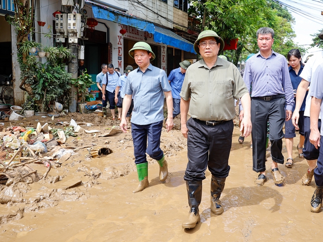 Chùm ảnh: Thủ tướng Phạm Minh Chính chỉ đạo ứng phó, khắc phục hậu quả mưa lũ, thiên tai tại Yên Bái- Ảnh 4.