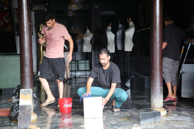 Chùm ảnh: Khắc phục hậu quả mưa lũ lịch sử tại Hội An- Ảnh 9. Chùm ảnh: Khắc phục hậu quả mưa lũ lịch sử tại Hội An- Ảnh 9.