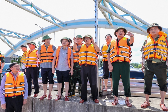 Chùm ảnh: Thủ tướng Phạm Minh Chính thăm hỏi người dân, chỉ đạo khắc phục hậu quả mưa lũ tại Thái Nguyên- Ảnh 8.