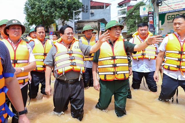 Chùm ảnh: Thủ tướng Phạm Minh Chính thăm hỏi người dân, chỉ đạo khắc phục hậu quả mưa lũ tại Thái Nguyên- Ảnh 2.