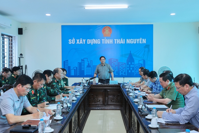 Chùm ảnh: Thủ tướng Phạm Minh Chính thăm hỏi người dân, chỉ đạo khắc phục hậu quả mưa lũ tại Thái Nguyên- Ảnh 10.