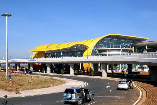 BIỂN THÔNG BÁO ĐÓNG CỬA SÂN BAY LIÊN KHƯƠNG TRONG THỜI GIAN SỬA CHỮA