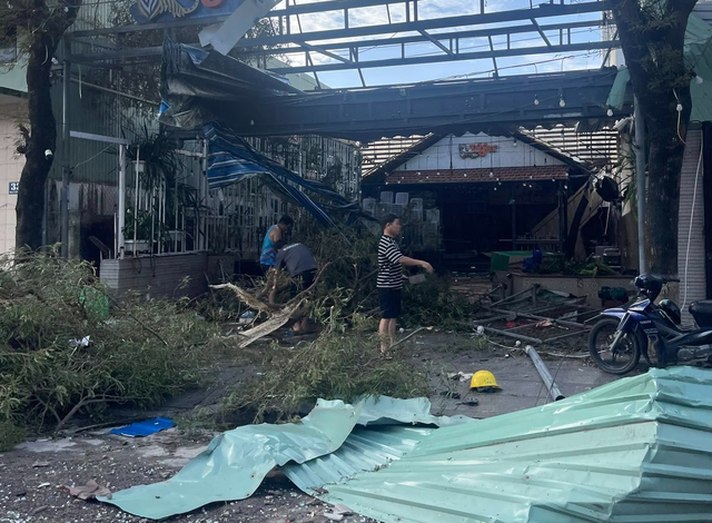 CHÙM ẢNH: Gia Lai khẩn trương ổn định cuộc sống người dân sau bão số 13- Ảnh 5.