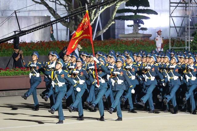 Chùm ảnh: Các lực lượng tổng hợp luyện diễu binh, diễu hành tại Quảng trường Ba Đình- Ảnh 8.