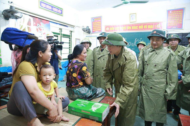 CHÙM ẢNH: Phó Thủ tướng Trần Hồng Hà chỉ đạo chống bão số 5- Ảnh 11.