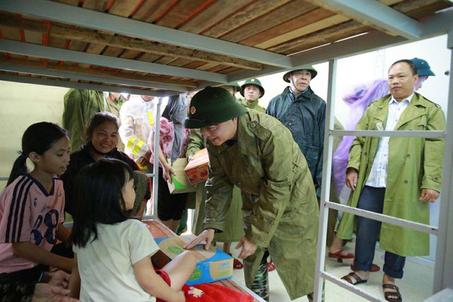 CHÙM ẢNH: Phó Thủ tướng Trần Hồng Hà chỉ đạo chống bão số 5- Ảnh 8.