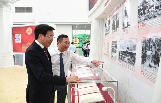 Chùm ảnh: Lãnh đạo Đảng, Nhà nước tham quan Triển lãm '80 năm hành trình Độc lập - Tự do - Hạnh phúc'- Ảnh 8.