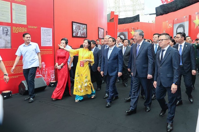 Chùm ảnh: Lãnh đạo Đảng, Nhà nước tham quan Triển lãm '80 năm hành trình Độc lập - Tự do - Hạnh phúc'- Ảnh 4.