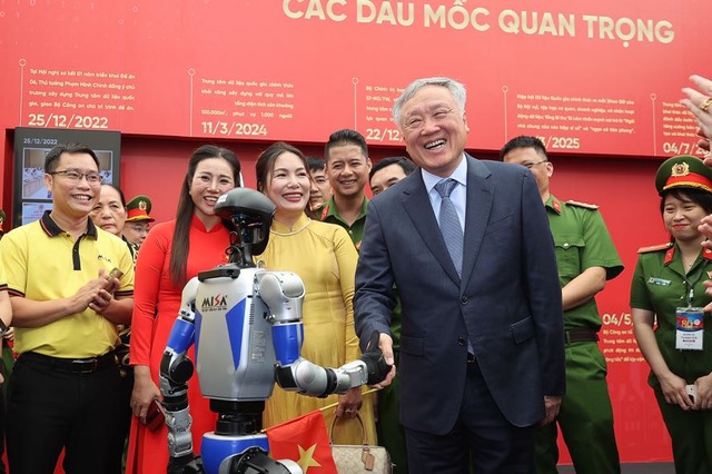 Chùm ảnh: Lãnh đạo Đảng, Nhà nước tham quan Triển lãm '80 năm hành trình Độc lập - Tự do - Hạnh phúc'- Ảnh 9.