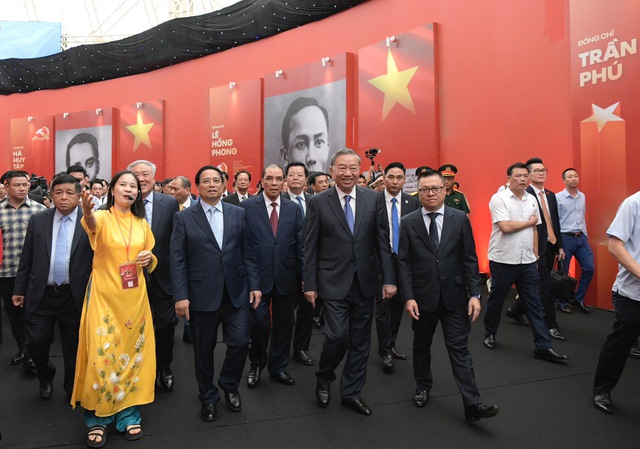 Chùm ảnh: Lãnh đạo Đảng, Nhà nước tham quan Triển lãm '80 năm hành trình Độc lập - Tự do - Hạnh phúc'- Ảnh 3.