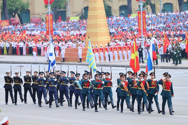 Chùm ảnh tổng duyệt: Đoàn quân nhân 4 nước diễu binh trên Quảng trường Ba Đình- Ảnh 4.