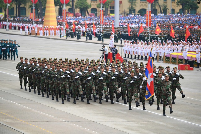 Chùm ảnh tổng duyệt: Đoàn quân nhân 4 nước diễu binh trên Quảng trường Ba Đình- Ảnh 8.