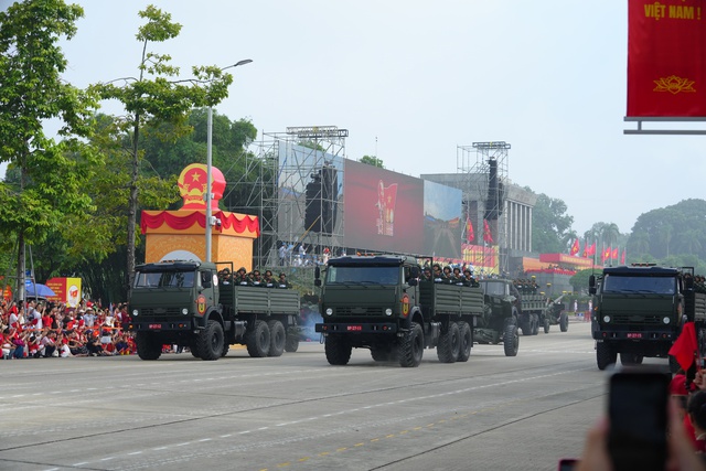 Chùm ảnh: Uy lực trang thiết bị, khí tài của Quân đội nhân dân Việt Nam tại A80- Ảnh 10.