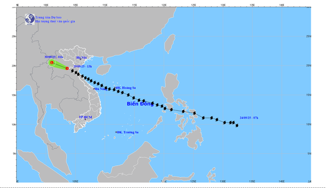Bão số 10 suy yếu thành áp thấp nhiệt đới, cảnh báo mưa lớn và gió mạnh- Ảnh 1. Bão số 10 suy yếu thành áp thấp nhiệt đới, cảnh báo mưa lớn và gió mạnh- Ảnh 1.