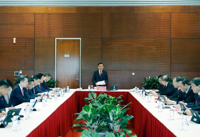 Chùm ảnh: Đại biểu thảo luận các văn kiện Đại hội XIV của Đảng- Ảnh 7. Chùm ảnh: Đại biểu thảo luận các văn kiện Đại hội XIV của Đảng- Ảnh 7.