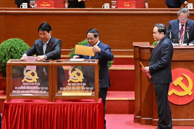 CHÙM ẢNH: Bỏ phiếu Bầu Ban Chấp hành Trung ương Đảng khóa XIV- Ảnh 5. CHÙM ẢNH: Bỏ phiếu Bầu Ban Chấp hành Trung ương Đảng khóa XIV- Ảnh 5.