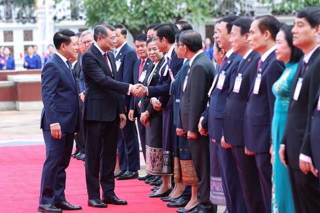 Thủ tướng Lào Saleumxay Kommasith chủ trì lễ đón chính thức Thủ tướng Lê Minh Hưng- Ảnh 4.