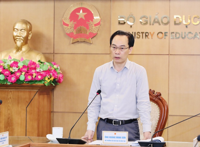 Bộ trưởng Hoàng Minh Sơn: Mang điện thoại vào phòng thi có thể để lại hậu quả rất lớn- Ảnh 1.