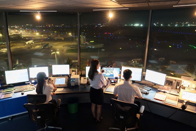 Sân bay Tân Sơn Nhất: 73 chuyến bay bị ảnh hưởng vì drone- Ảnh 1.