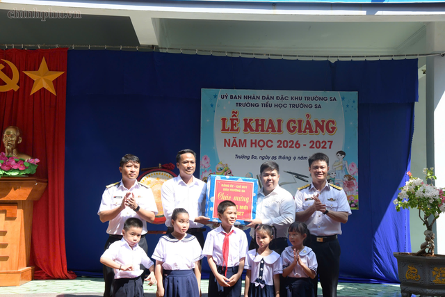 Đặc khu Trường Sa rộn ràng ngày khai giảng năm học mới 2026-2027- Ảnh 12.